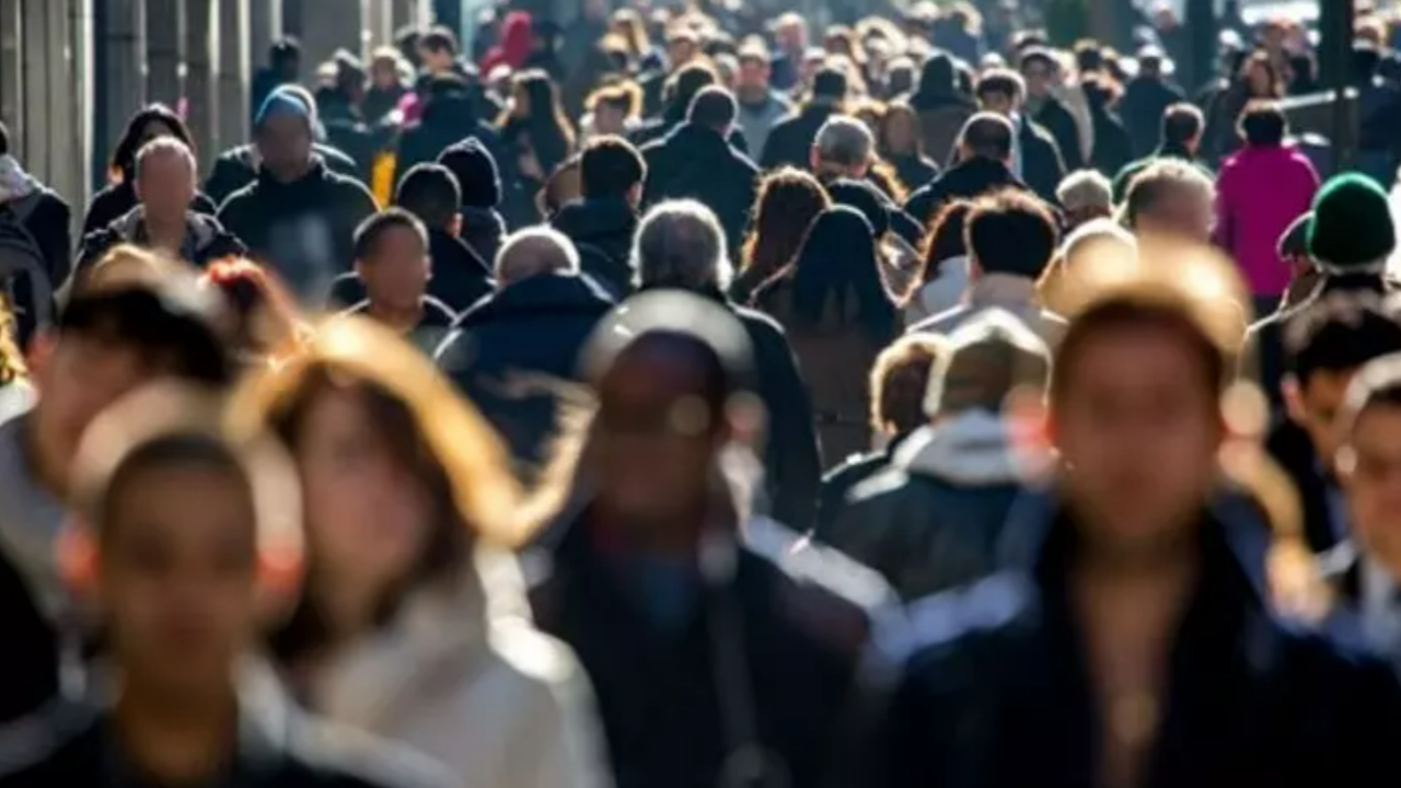 Gençlerin bütçesi daraldı: Aile evinde yaşama oranı arttı