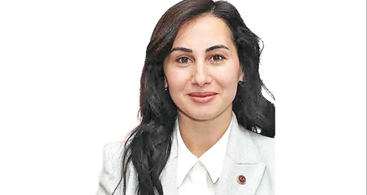 Koltuğa oturur oturmaz AKP’lilere 2 ihale vermiş