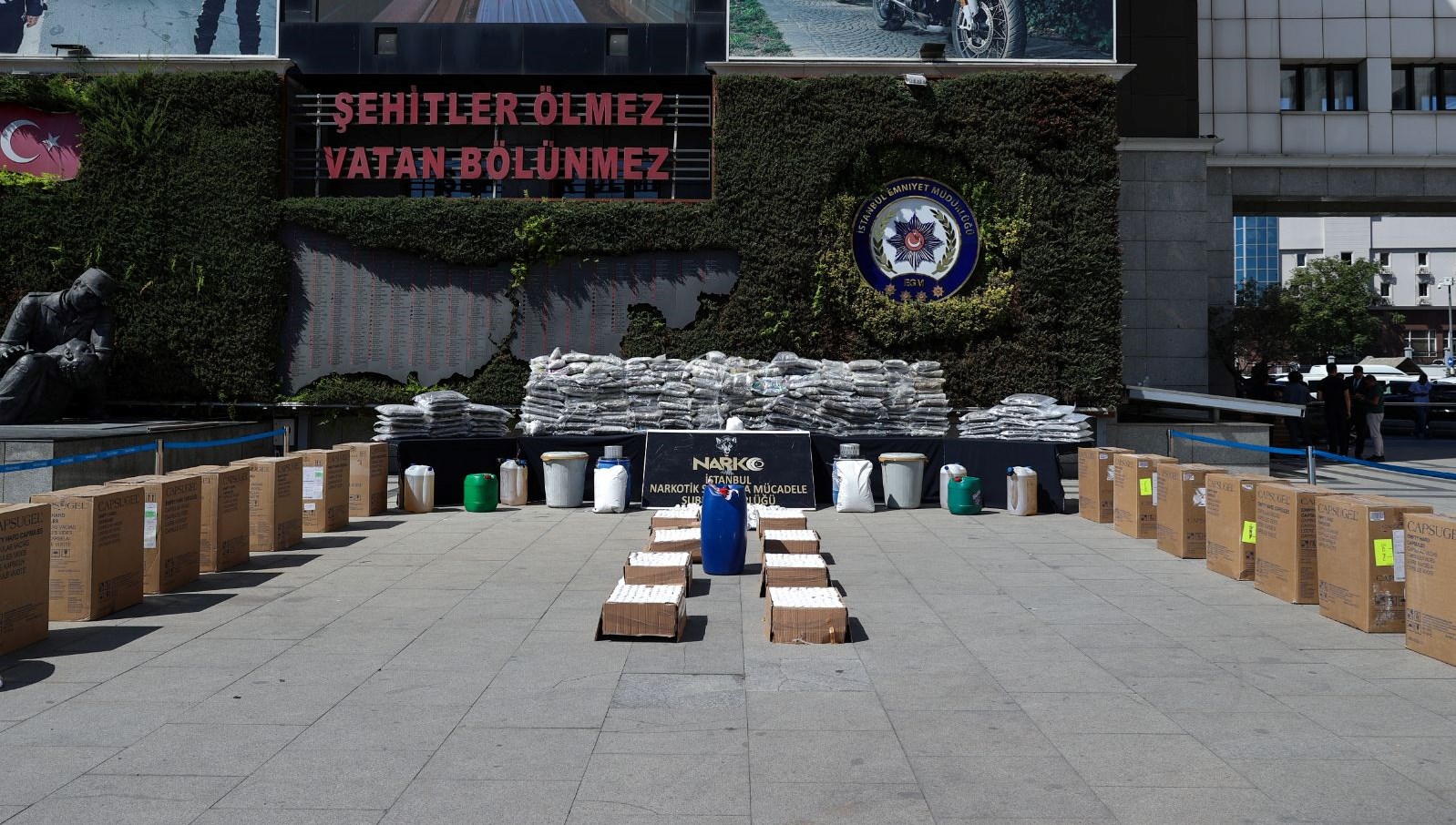 Polis 400 saatlik görüntü izledi: İstanbul’da uyuşturucudan 11 tutuklama