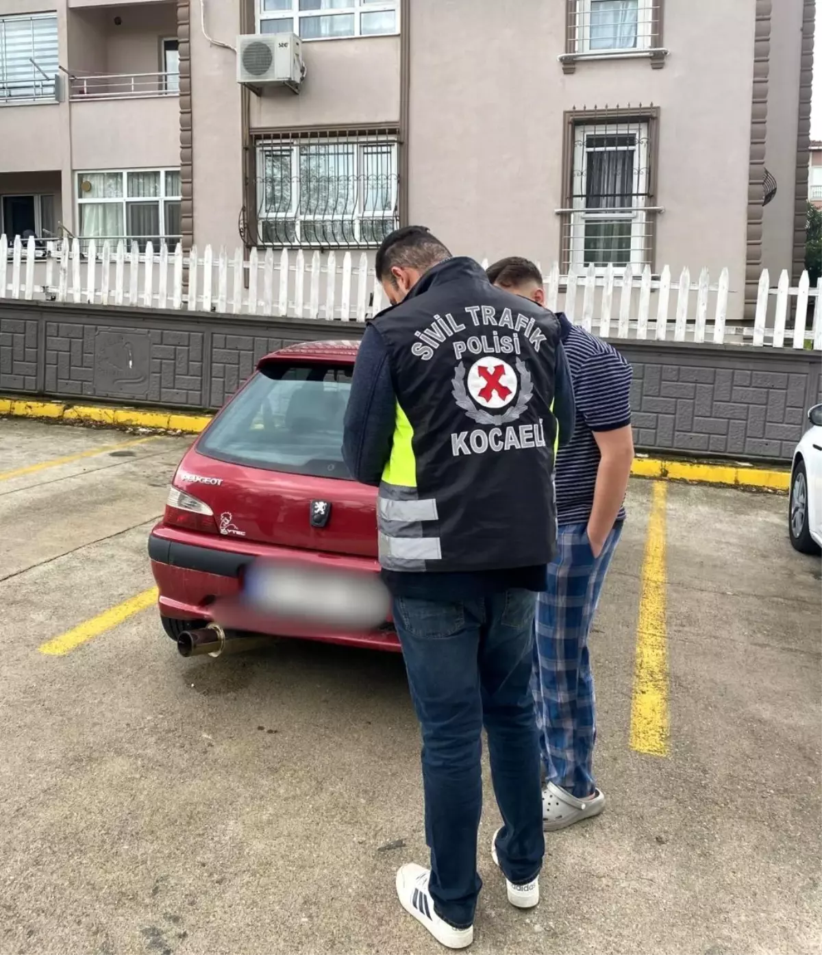 Kocaeli’de Düğün Konvoyunda Gürültü Yapan Sürücüye 10 Bin TL Ceza