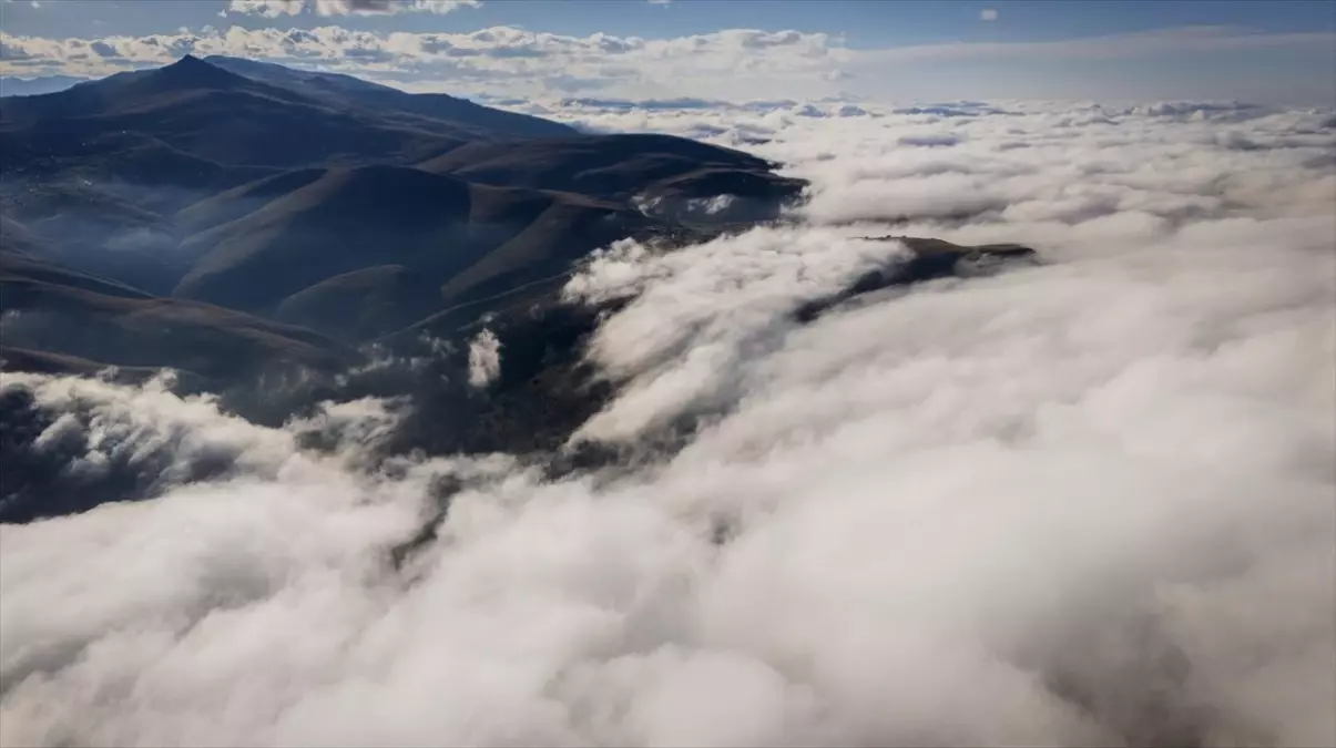 sultan murat yaylasinin sis manzarasi ziyaretcileri buyuluyor KM8DP1Db.jpg