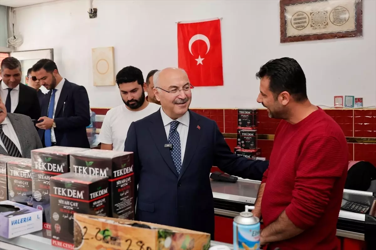 Vali Köşger, Cuma Namazı Sonrası Vatandaşlarla Buluştu