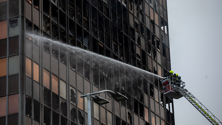 Hırvatistan’da gökdelen alevler içinde kaldı