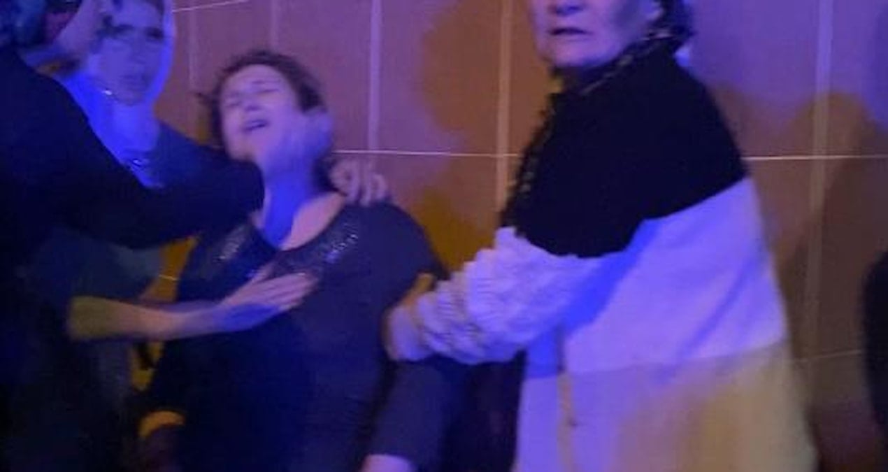 Küle dönen evini gördü daha fazla dayanamadı! Baygınlık geçirdi