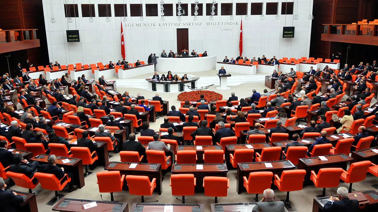 Kürtçe ilk kez TBMM tutanaklarında: 2 saat sonra kaldırıldı, ‘bilinmeyen dil’ kullanılmadı