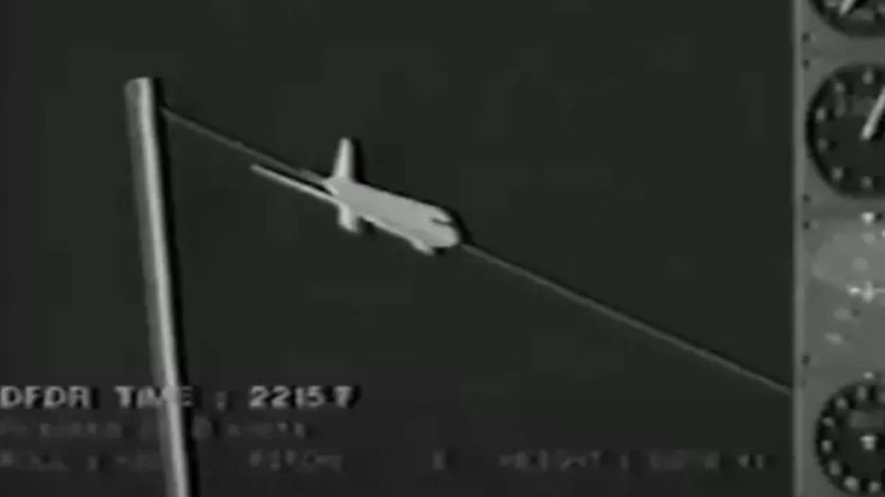 Uçağı çocuklarına teslim etti, 75 kişi hayatını kaybetti