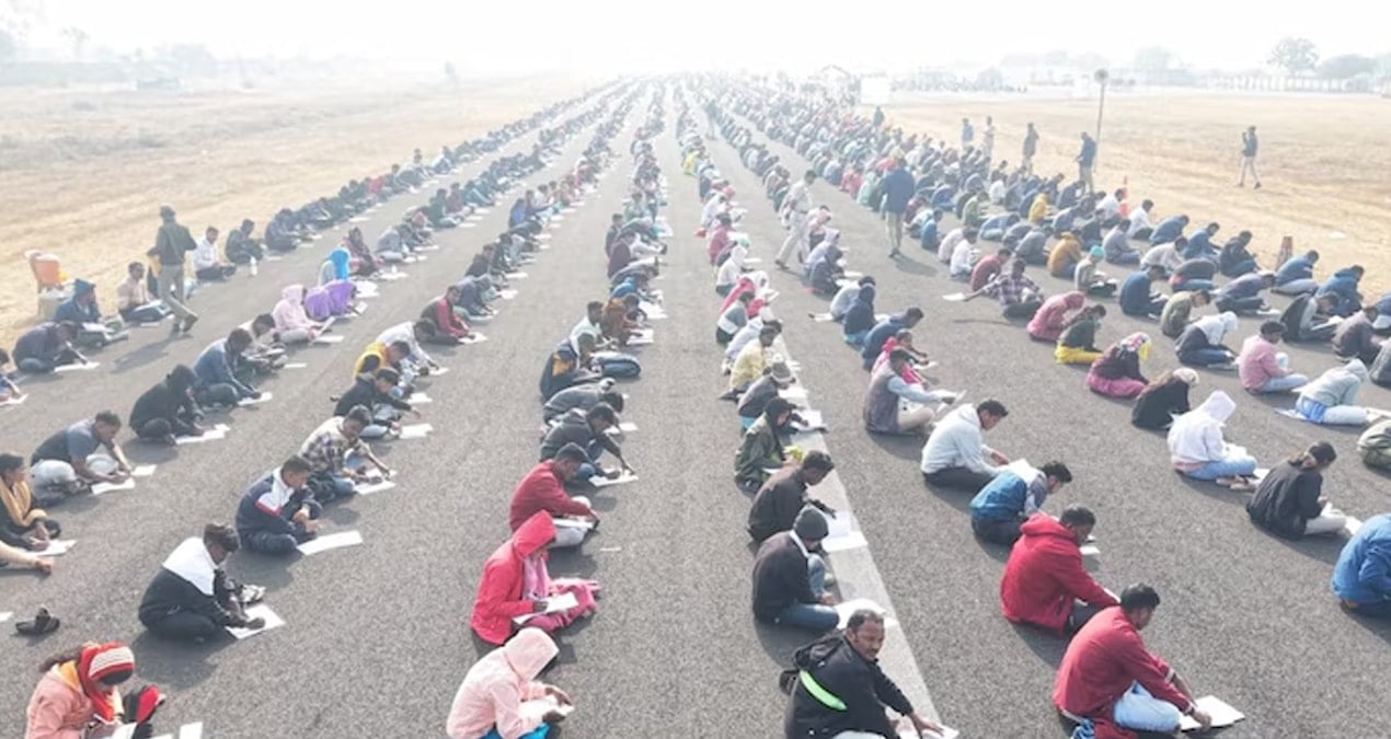 187 kişilik kamu kadrosuna 8 bin kişi başvurdu: Sınav uçak pistinde yapıldı