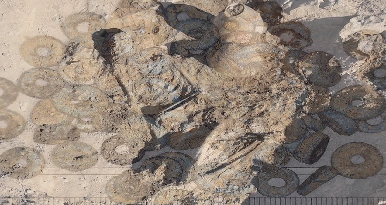 Arkeologlar ‘böylesini görmedik’ dedi: Mezardaki kap her şeyi değiştirdi