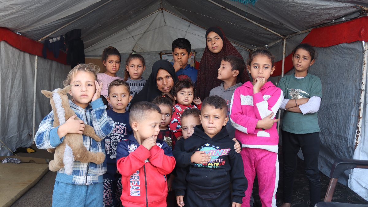 Gazze’de 5 oğlunu kaybeden kadın, 36 torununa bakıyor