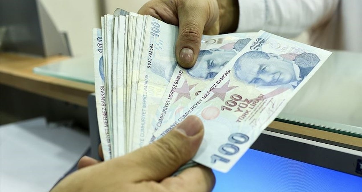 Herkesin konuştuğu yasa resmileşti: Emekli olmak zorlaşacak, emekli aylıklarından kesinti yapılacak