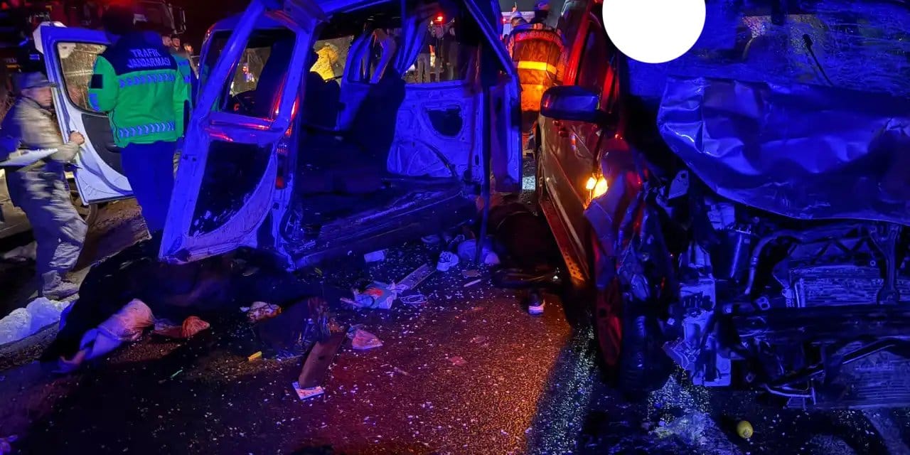 Mardin’de feci trafik kazası: 3 kişi öldü, 6 kişi yaralandı
