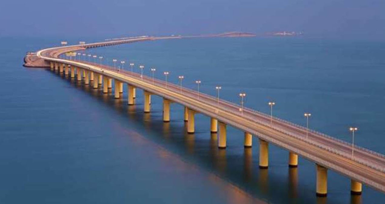 Yapımı 5 yıl süren mega köprü iki ülkeyi birbirine bağlıyor: Üzerindeki adalarda mola veriliyor