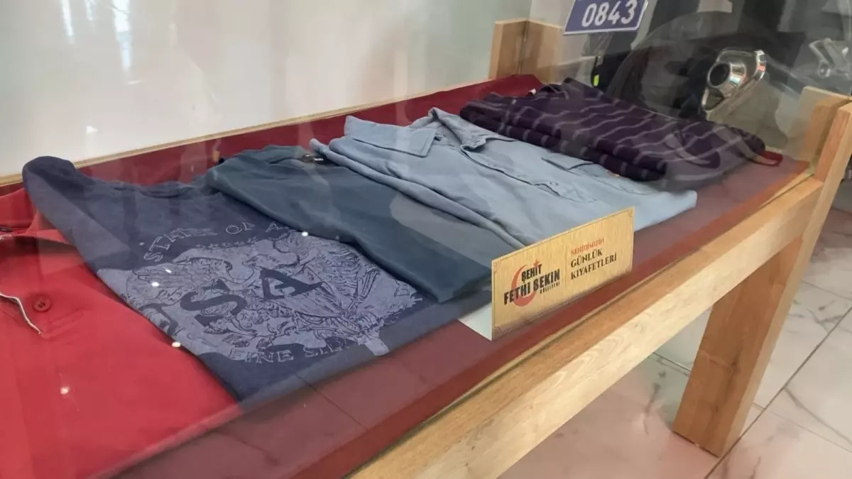 İzmir’de terör saldırısını önleyen polis Fethi Sekin, şehitliğinin 9. yılında anıldı