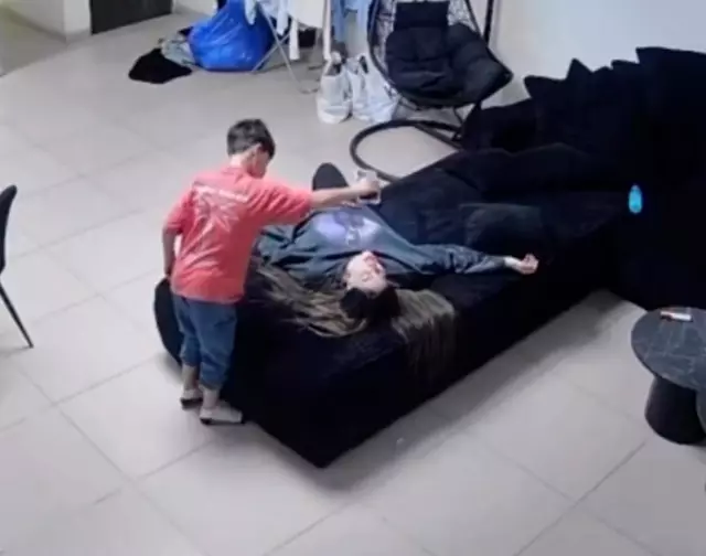 8 Yaşındaki Çocuk, Annesini Hayata Döndürdü