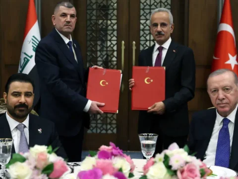 Canli yayinda imza gerilimi irakli bakan kriz cikardi erdogan bes anlasma degil miydi diye MMtKyLNc