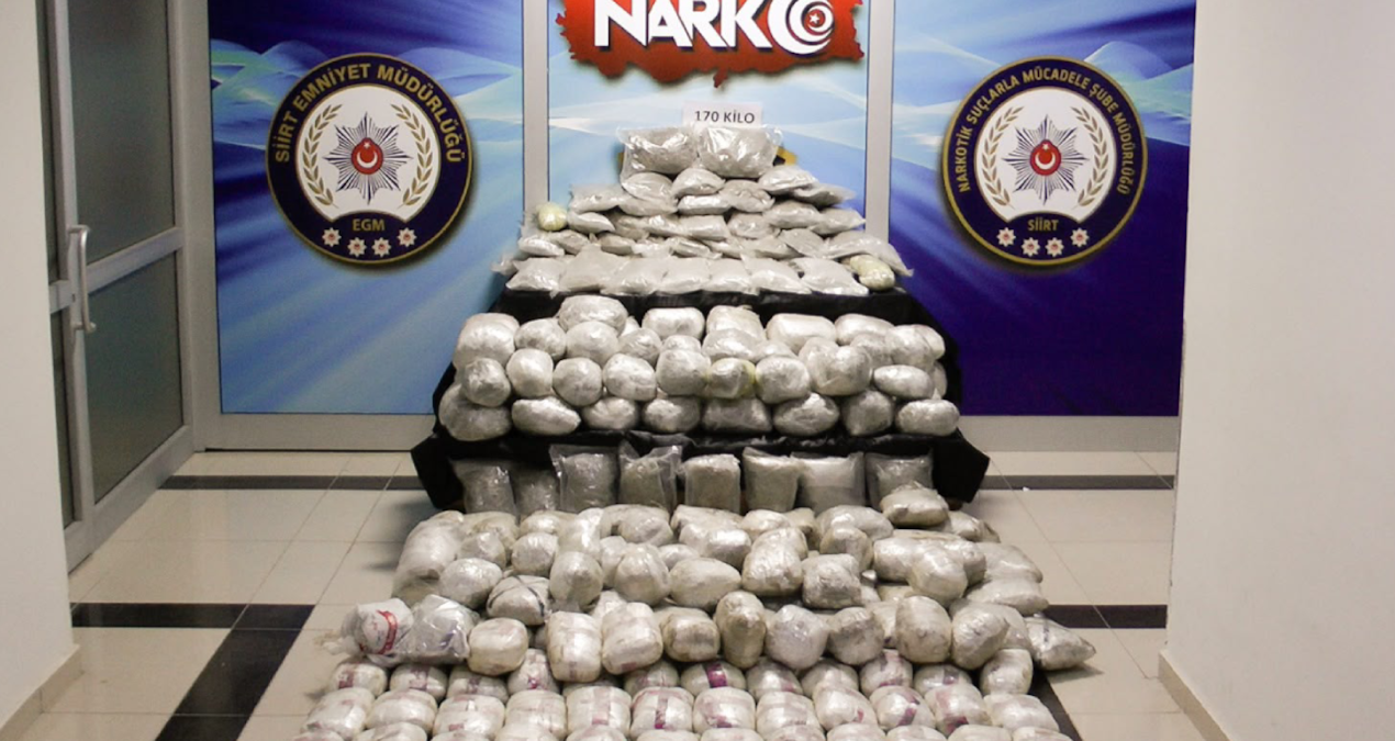 Siirtte durdurulan tirda 170 kilogram kubar esrar yakalandi aWVDhdAn